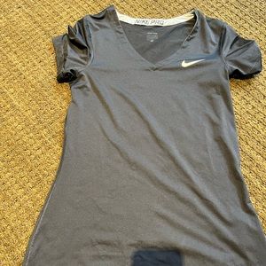 Black Nike Workout Shirt - black - size M